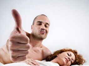امرأة مع رجل قام بتوسيع قضيبه بالعلاجات الشعبية